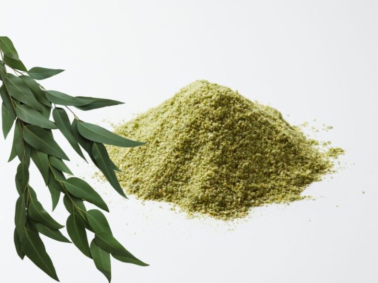 Com seu aroma refrescante, herbal e característico, o óleo de eucalipto em pó é altamente valorizado por indústrias que priorizam ingredientes com ação sensorial, estabilidade e segurança de aplicação.