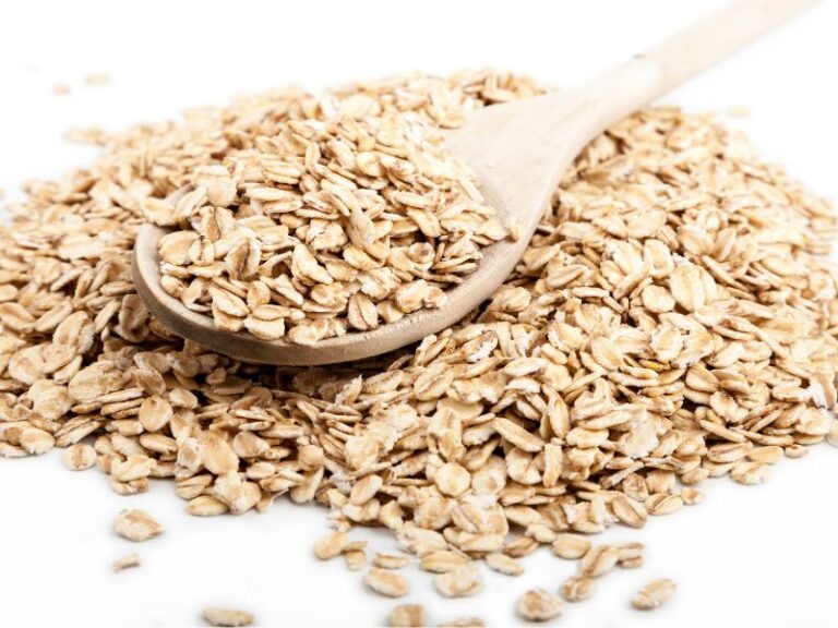 Derivado de grãos selecionados de aveia, o Óleo Vegetal de Aveia Distriol apresenta coloração dourado-clara, textura leve e toque delicado — atributos que expressam a harmonia entre ciência, naturalidade e pureza vegetal.